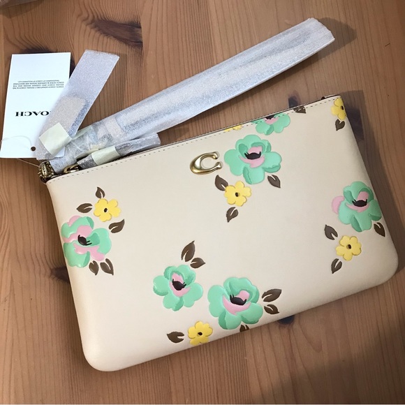 🌺 Coach Wristlet With Floral Print - Picture 6 of 10